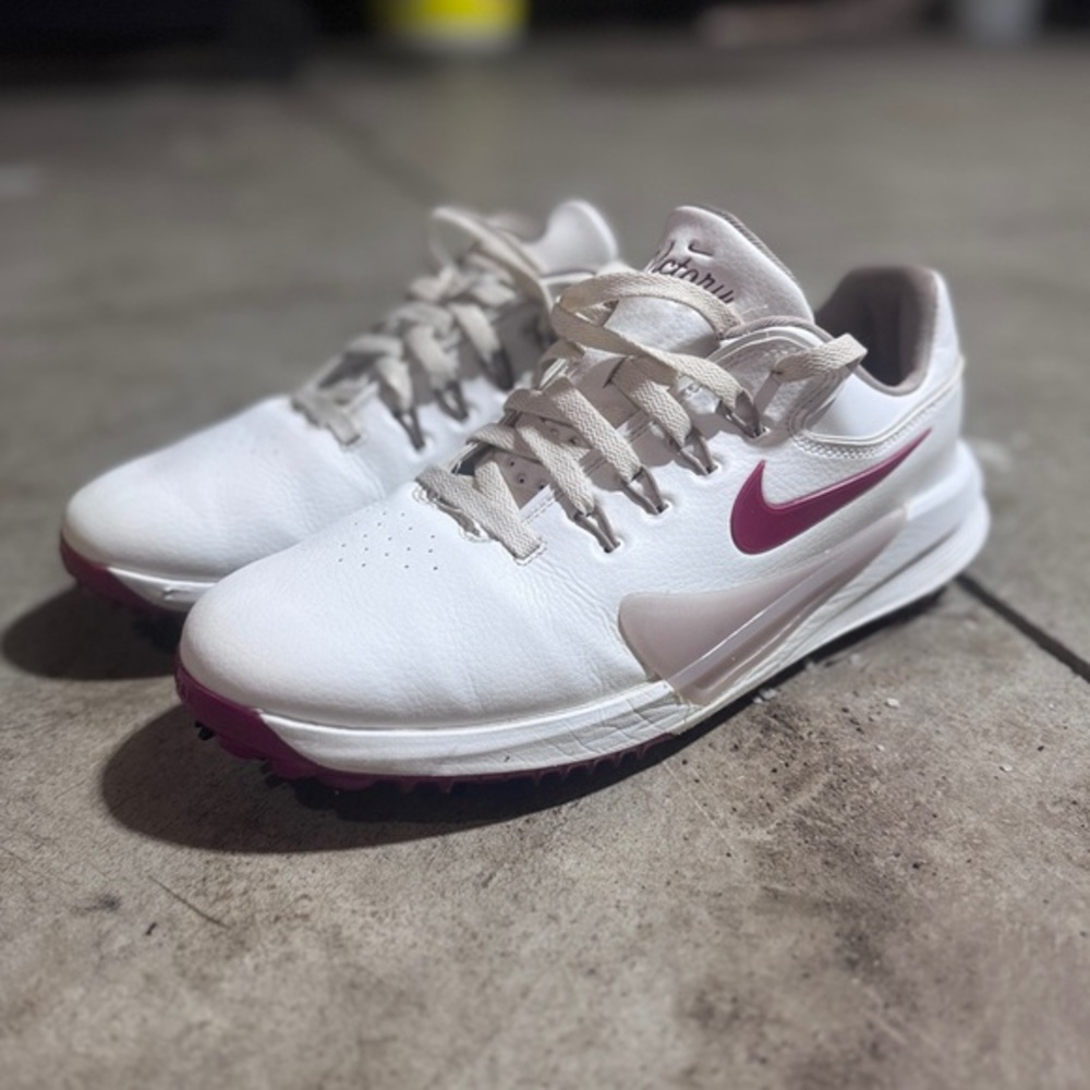 Nike Victory Pro 4 White and Red Spiked Golf Shoes Size 10.5 Only Worn one round